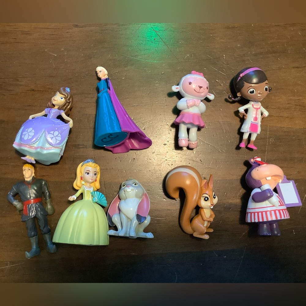 Disney Vibrant Character Playset with Purple and Yellow